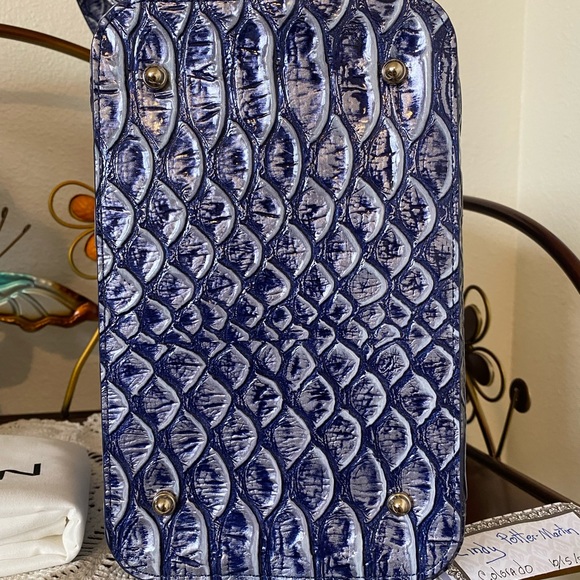 SOLD!  EUC Brahmin medium Amelia in Denim Cruz - Picture 7 of 9